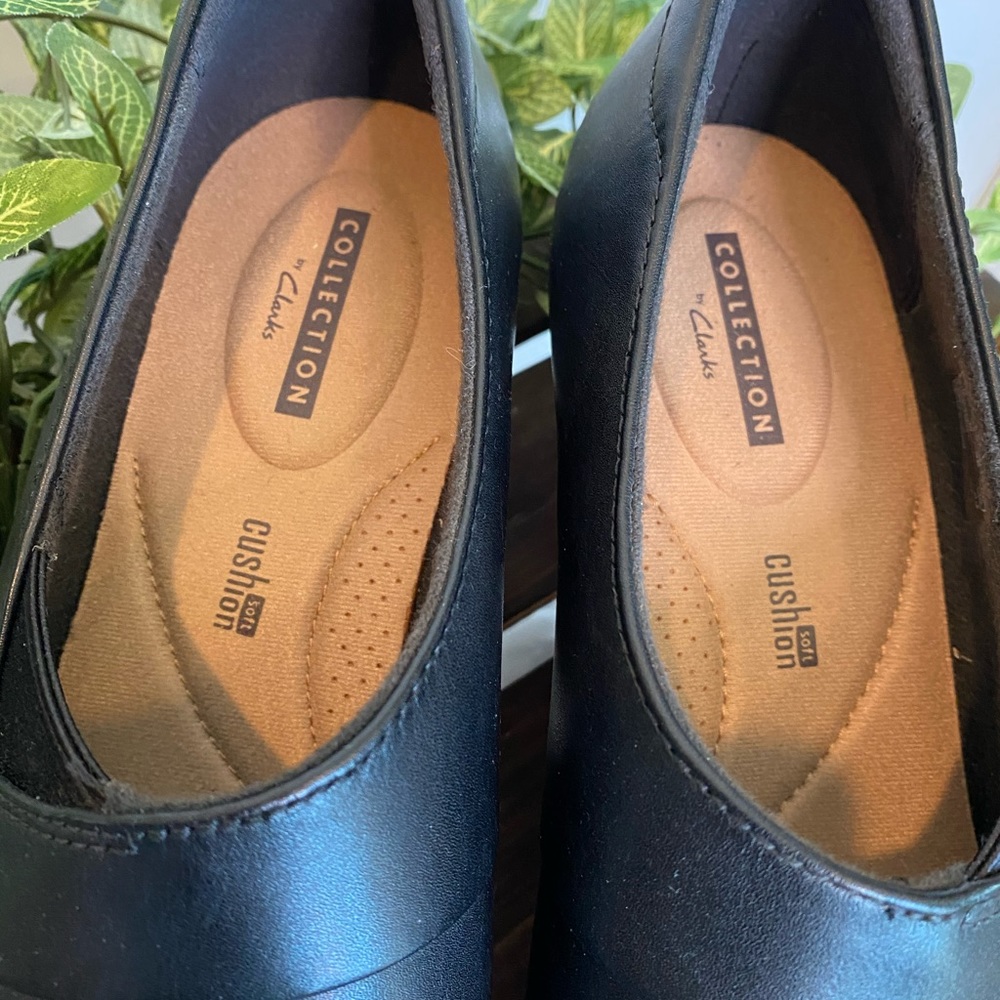 Like New! Clarks Soft Memory Foam Heel Collection - image 3